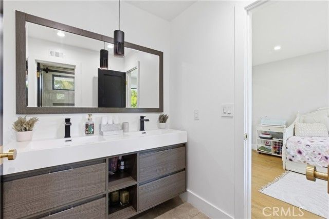 13130 Albers, Sherman Oaks, CA 91401
