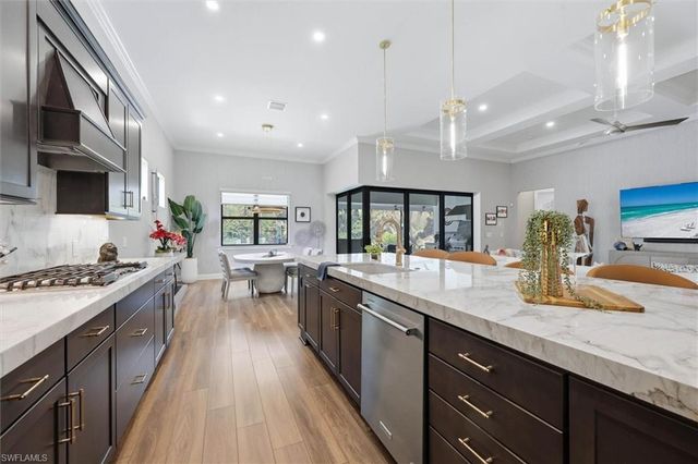 9439 Greyhawk TRL, Naples, FL 34120