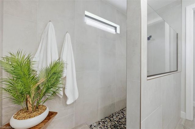 9439 Greyhawk TRL, Naples, FL 34120