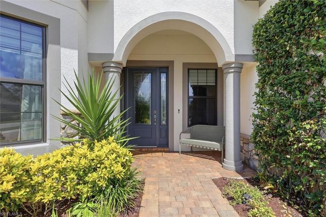9439 Greyhawk TRL, Naples, FL 34120