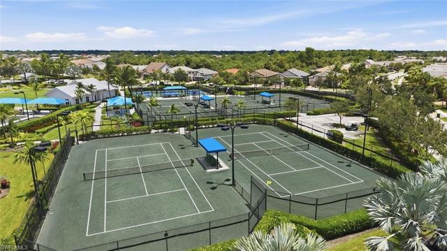 9439 Greyhawk TRL, Naples, FL 34120