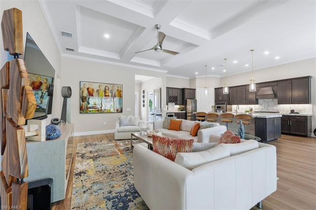 9439 Greyhawk TRL, Naples, FL 34120