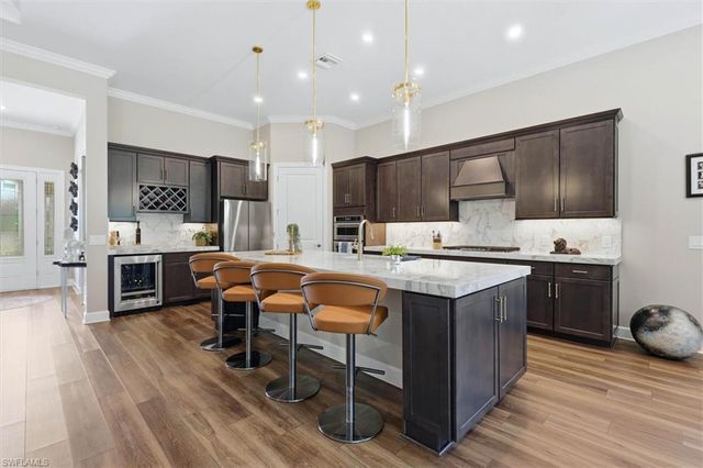 9439 Greyhawk TRL, Naples, FL 34120