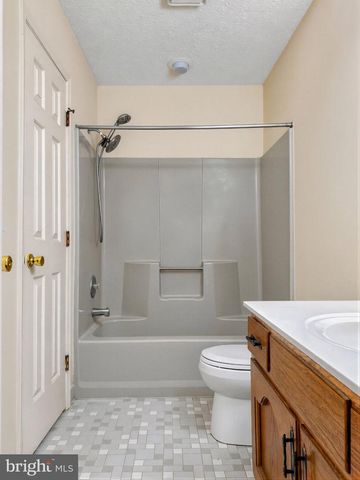 6570 HORSESHOE DR, La Plata, MD 20646