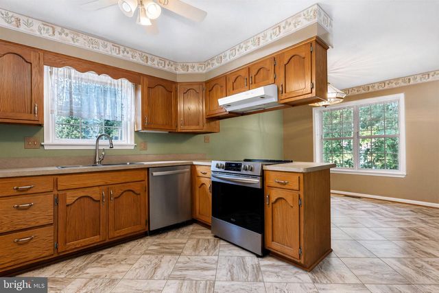 6570 HORSESHOE DR, La Plata, MD 20646