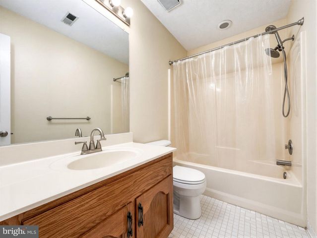6570 HORSESHOE DR, La Plata, MD 20646
