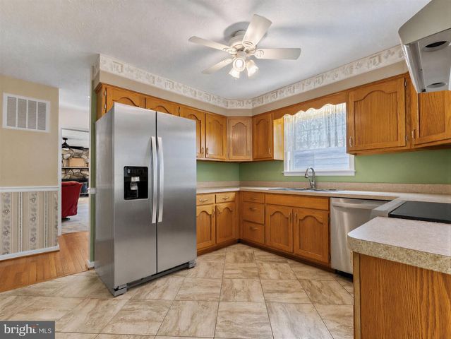 6570 HORSESHOE DR, La Plata, MD 20646