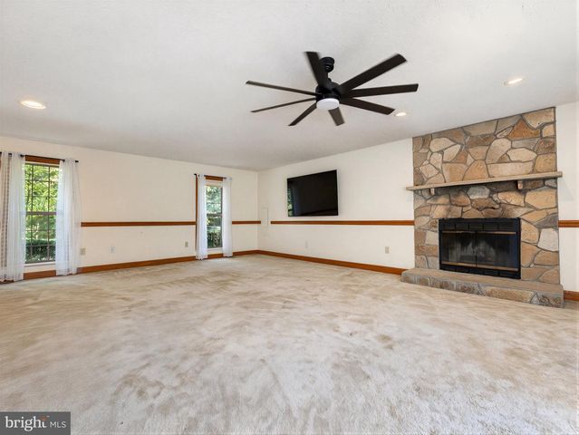6570 HORSESHOE DR, La Plata, MD 20646
