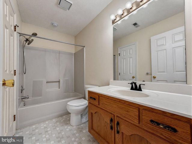 6570 HORSESHOE DR, La Plata, MD 20646