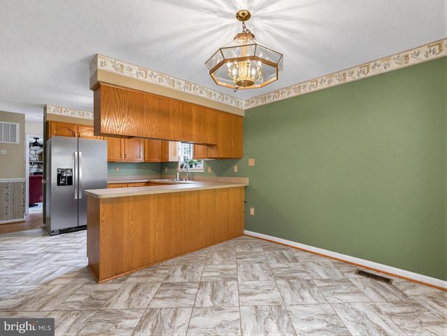 6570 HORSESHOE DR, La Plata, MD 20646