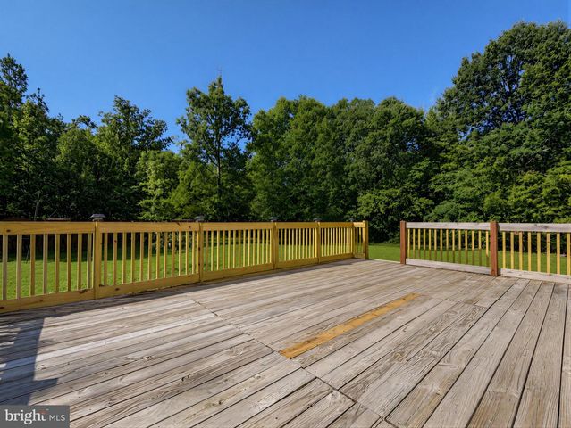 6570 HORSESHOE DR, La Plata, MD 20646