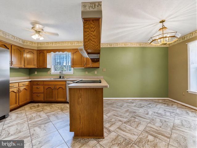 6570 HORSESHOE DR, La Plata, MD 20646