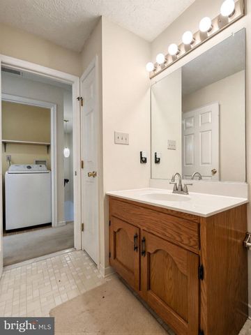 6570 HORSESHOE DR, La Plata, MD 20646