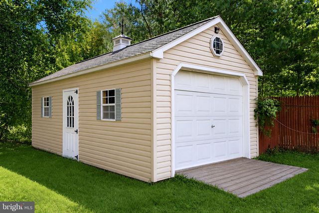 6570 HORSESHOE DR, La Plata, MD 20646