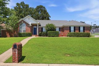 2015 Cherrybend Drive, Little Rock, AR 72211