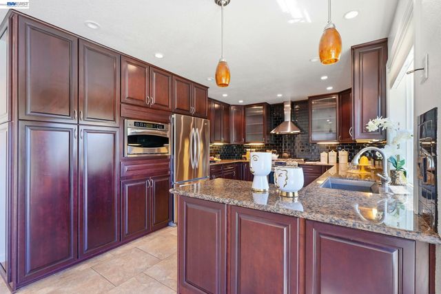 883 Dover Cir, Benicia, CA 94510