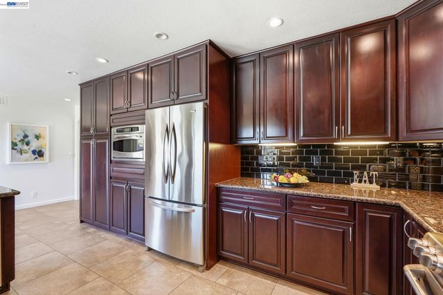 883 Dover Cir, Benicia, CA 94510