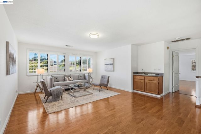 883 Dover Cir, Benicia, CA 94510