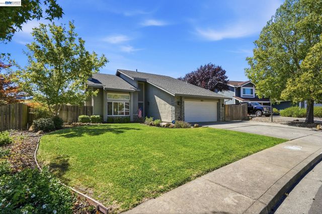 883 Dover Cir, Benicia, CA 94510