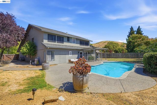 883 Dover Cir, Benicia, CA 94510