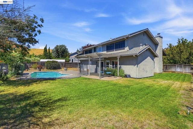 883 Dover Cir, Benicia, CA 94510