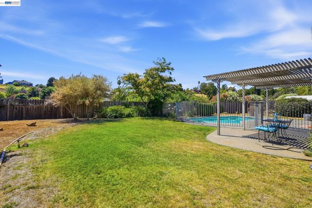883 Dover Cir, Benicia, CA 94510