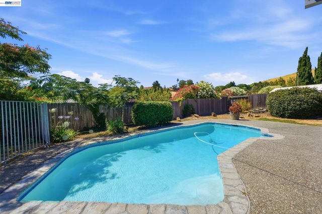 883 Dover Cir, Benicia, CA 94510