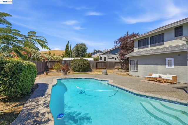 883 Dover Cir, Benicia, CA 94510