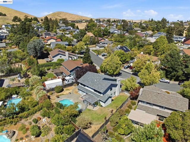 883 Dover Cir, Benicia, CA 94510