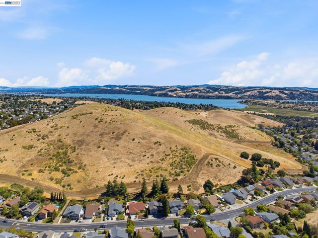 883 Dover Cir, Benicia, CA 94510