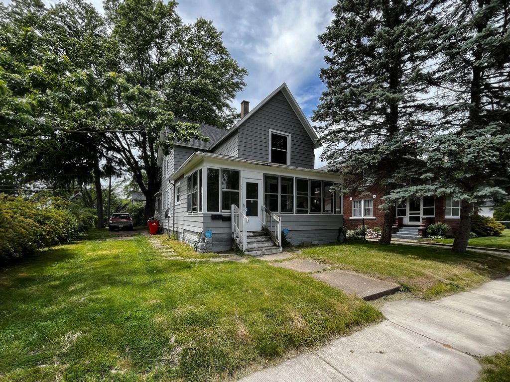 774 Lavette Avenue, Benton Harbor, MI 49022