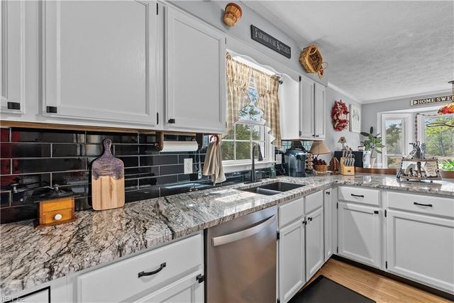 102 Kay CT, Carrollton, VA 23314