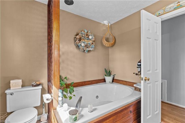 102 Kay CT, Carrollton, VA 23314