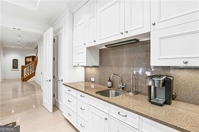 369 Pine Tree Drive NE, Atlanta, GA 30305