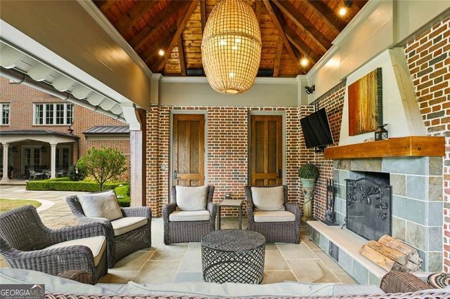 369 Pine Tree Drive NE, Atlanta, GA 30305