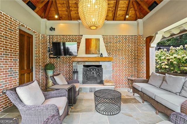 369 Pine Tree Drive NE, Atlanta, GA 30305