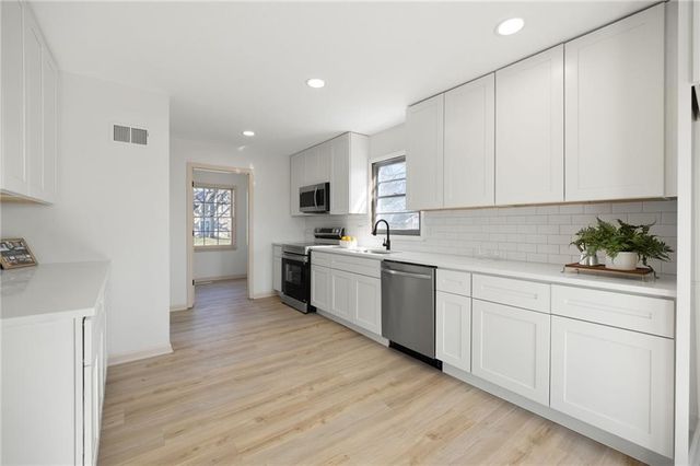 9718 Appleton Avenue, Kansas City, MO 64134