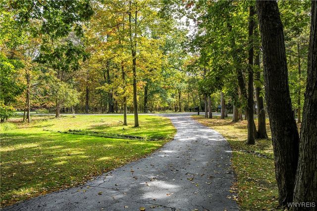 10 Clark Court, Elma, NY 14059