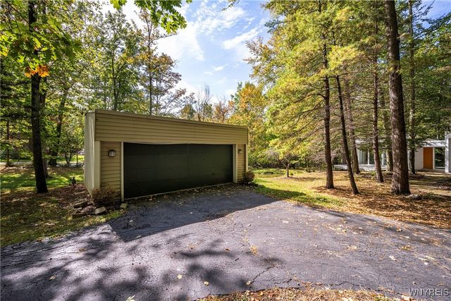 10 Clark Court, Elma, NY 14059