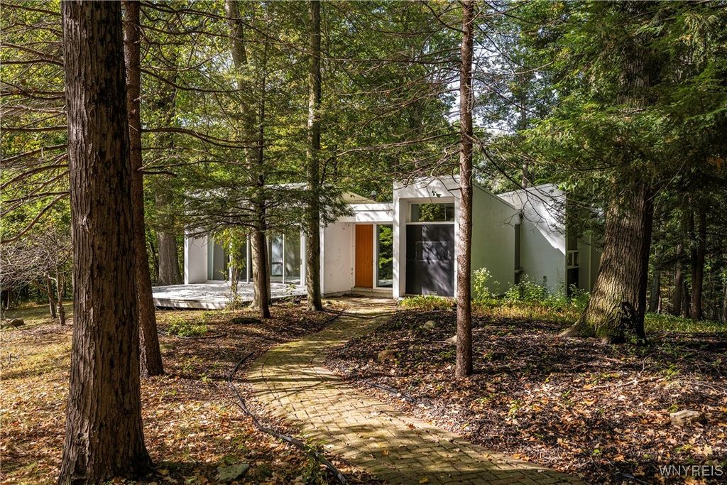 10 Clark Court, Elma, NY 14059