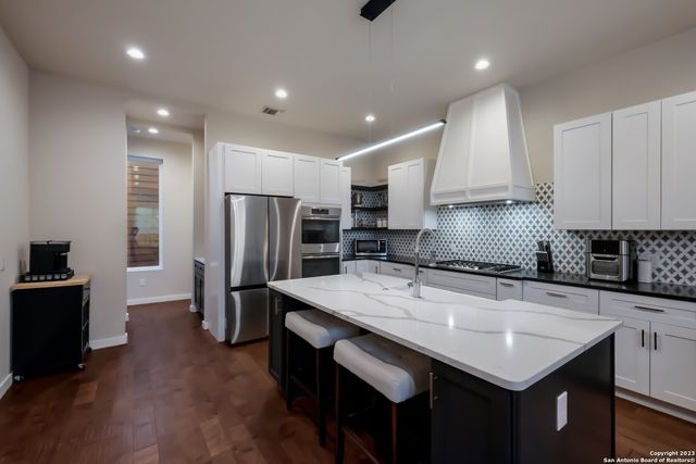 320 SAINT FRANCIS AVE, San Antonio, TX 78204