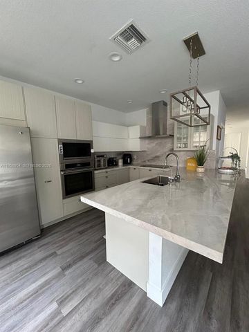 11625 NW 87th Ln 11625, Doral, FL 33178