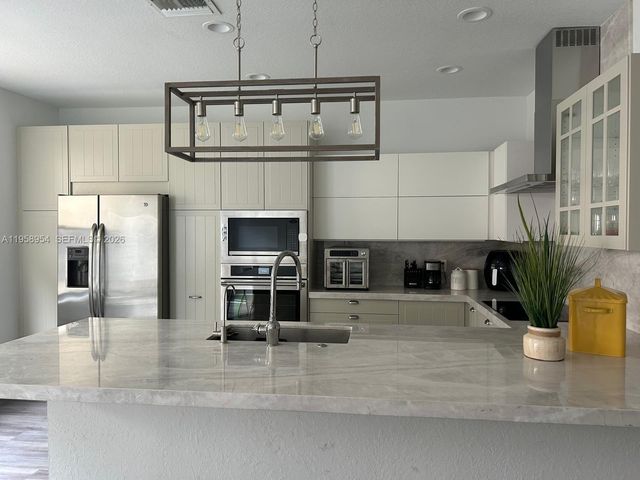 11625 NW 87th Ln 11625, Doral, FL 33178