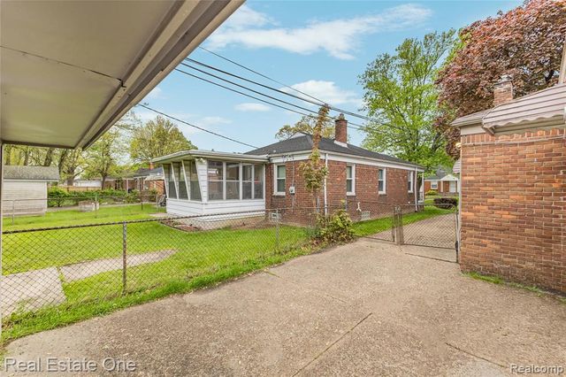 12908 Grayfield Street, Detroit, MI 48223