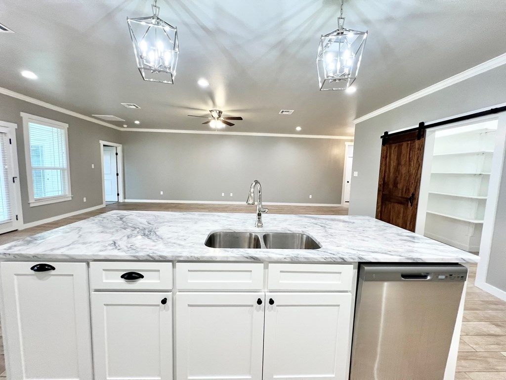 Image 6 of property listing at 3914 Ruth Lane, San Angelo, TX 76904
