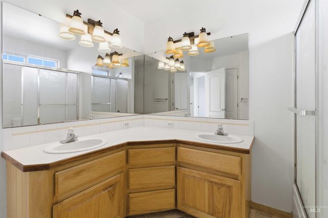 4550 W Brassie Ct, Meridian, ID 83646