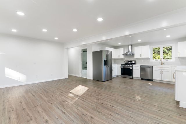 172 Franklin Road, Vernon, VT 05354
