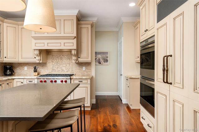 8 Mountain Laurel Lane, Southampton, NY 11968