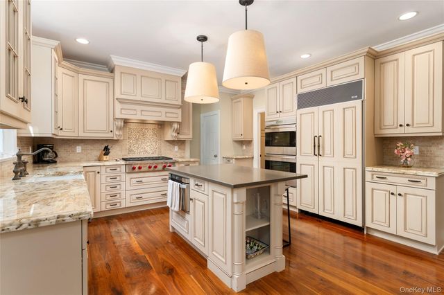 8 Mountain Laurel Lane, Southampton, NY 11968