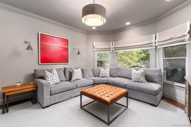 8 Mountain Laurel Lane, Southampton, NY 11968